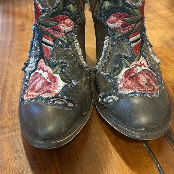 Old Gringo Brown Ankle Boots with Rose Embroidery - Picture 3 of 8